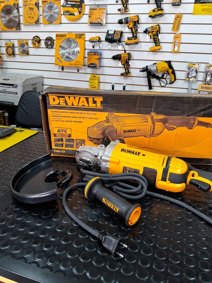 Esmeriladora Angular DeWalt DWE4559-B2C de 9" y 2400W